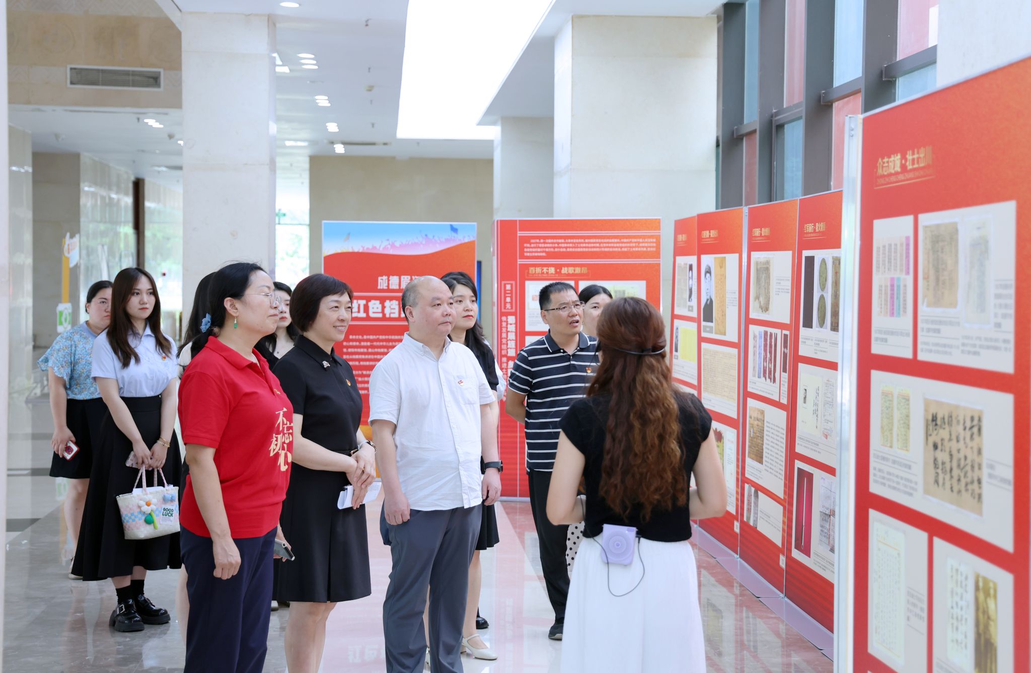 成德眉资红色档案联展走进西南财经大学